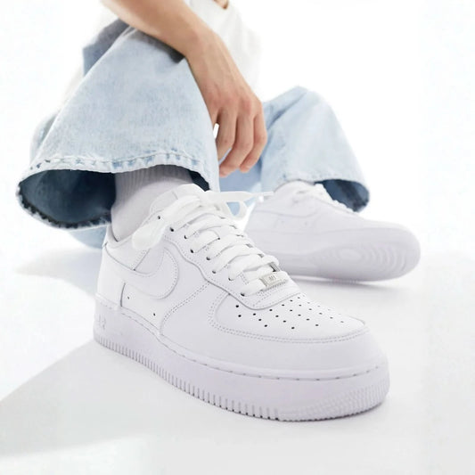 Nike Air Force 1 Low '07 White model Main1