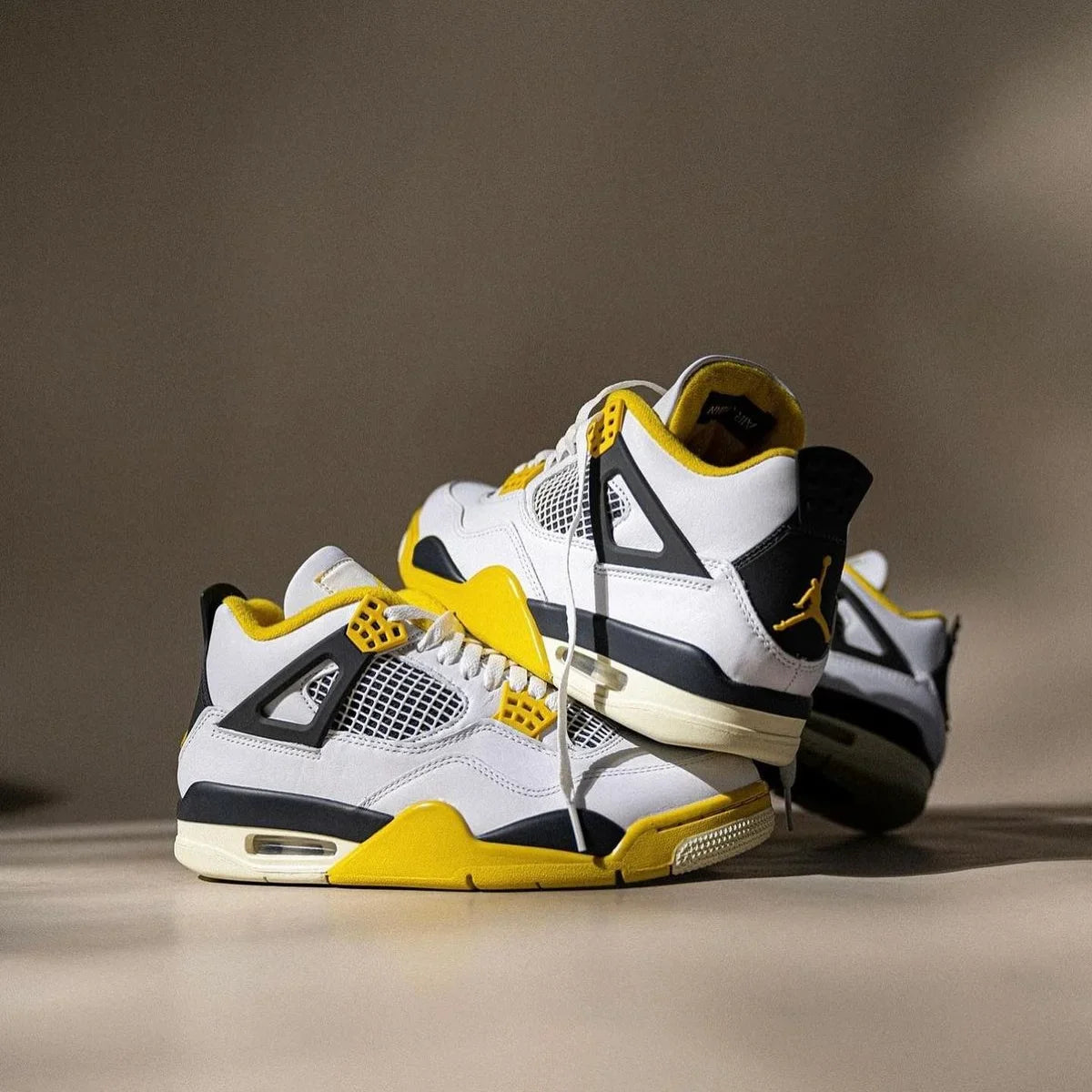 Air Jordan 4 Retro Vivid Sulfur