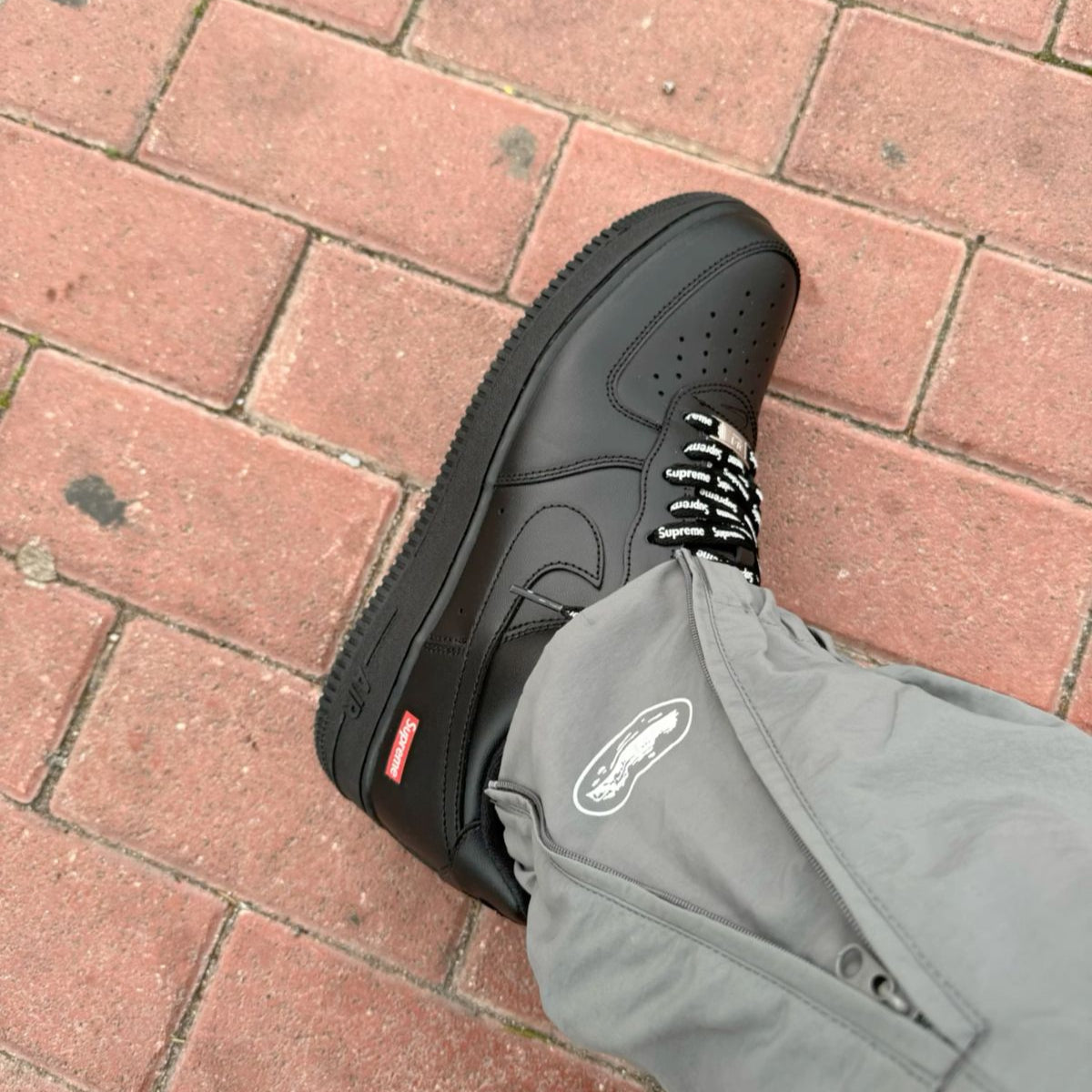 Nike Air Force 1 Low Supreme Black